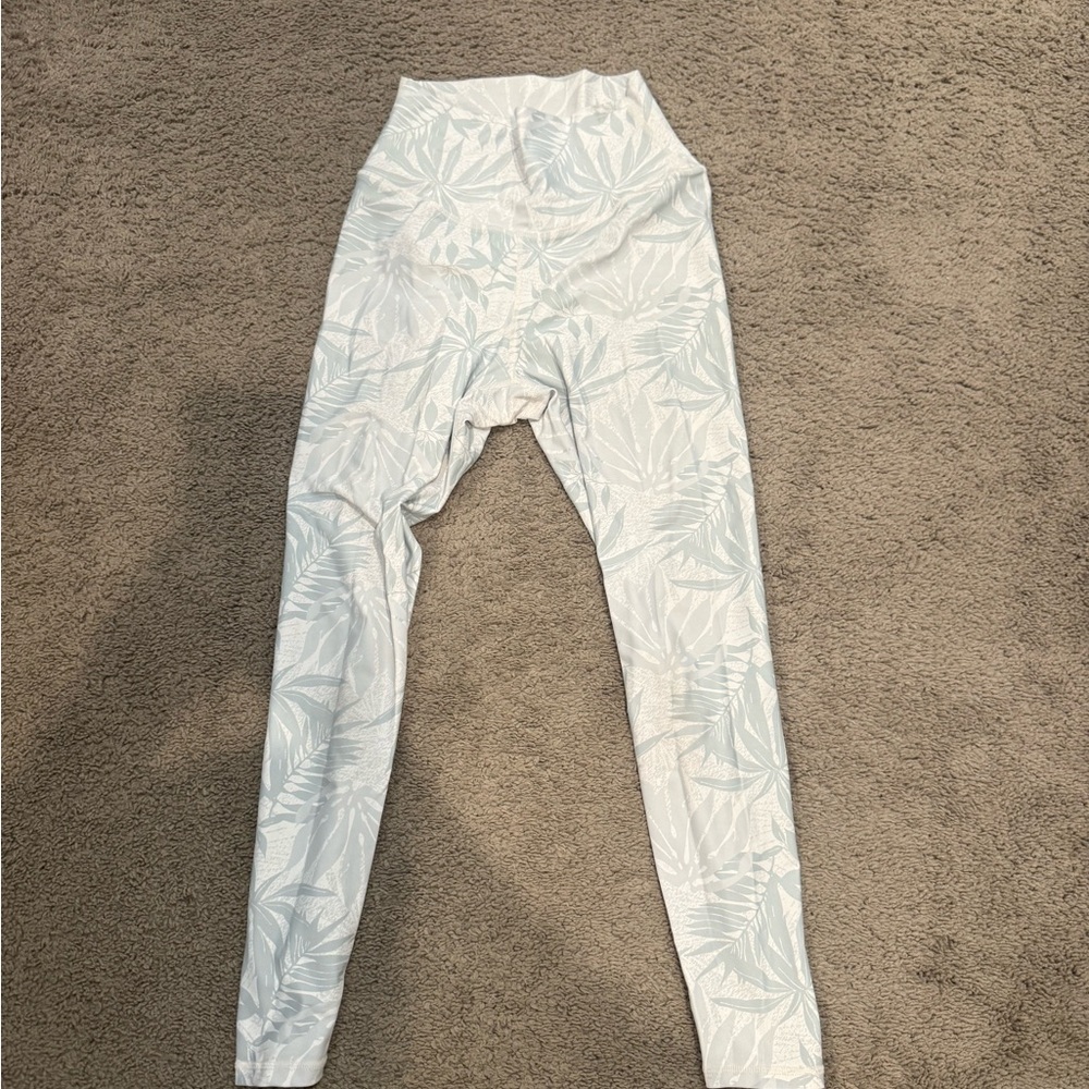 P’tula White and Gray Patterned Leggings